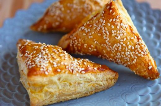 Peynirli Milföy Böreği Tarifi ve Malzemeleri