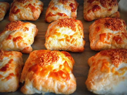 Tavuklu Garnitürlü Milföy Böreği Tarifi ve Malzemeleri